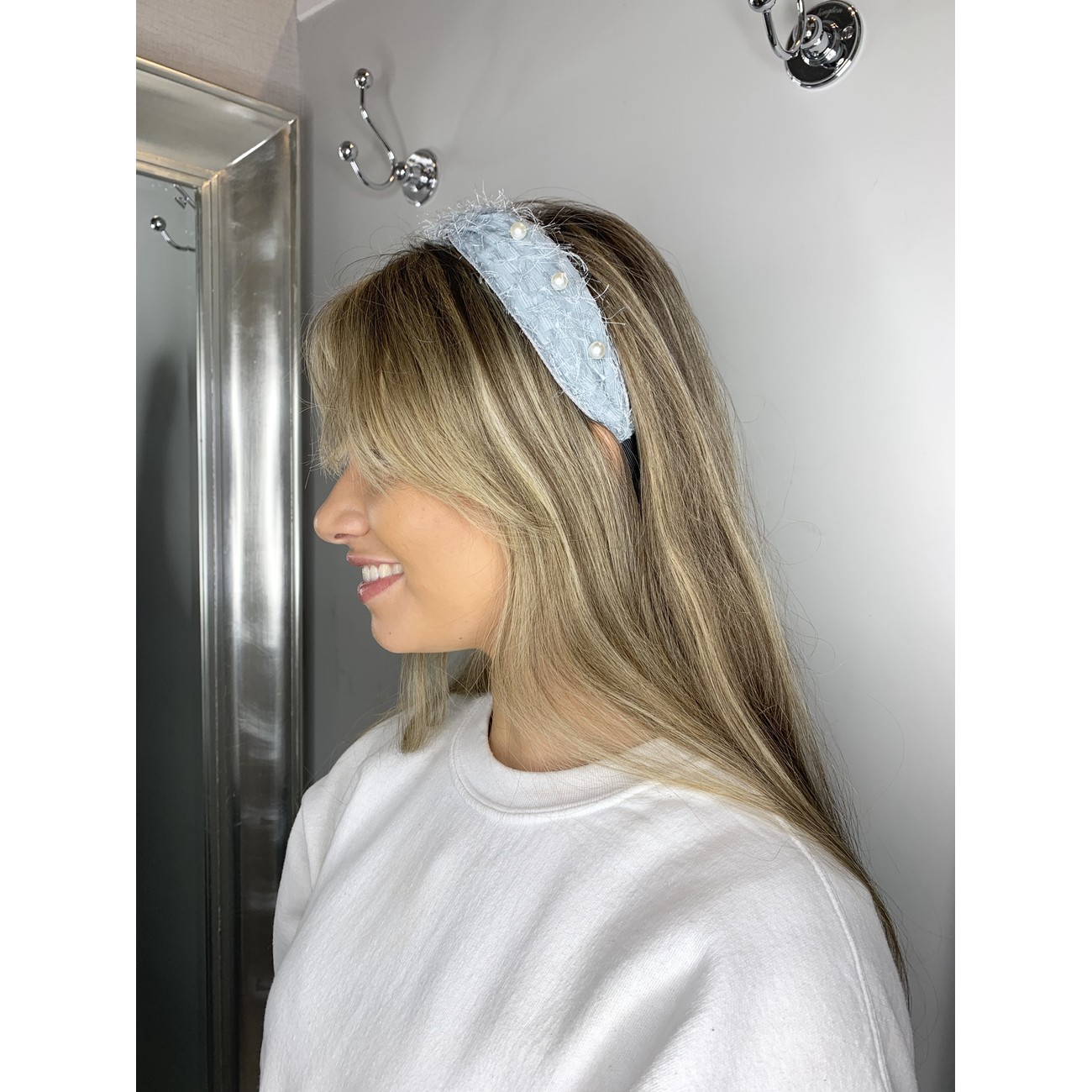 Lucy Cobb Accessories Pearl Embellished Headband in Baby Blue display picture 3