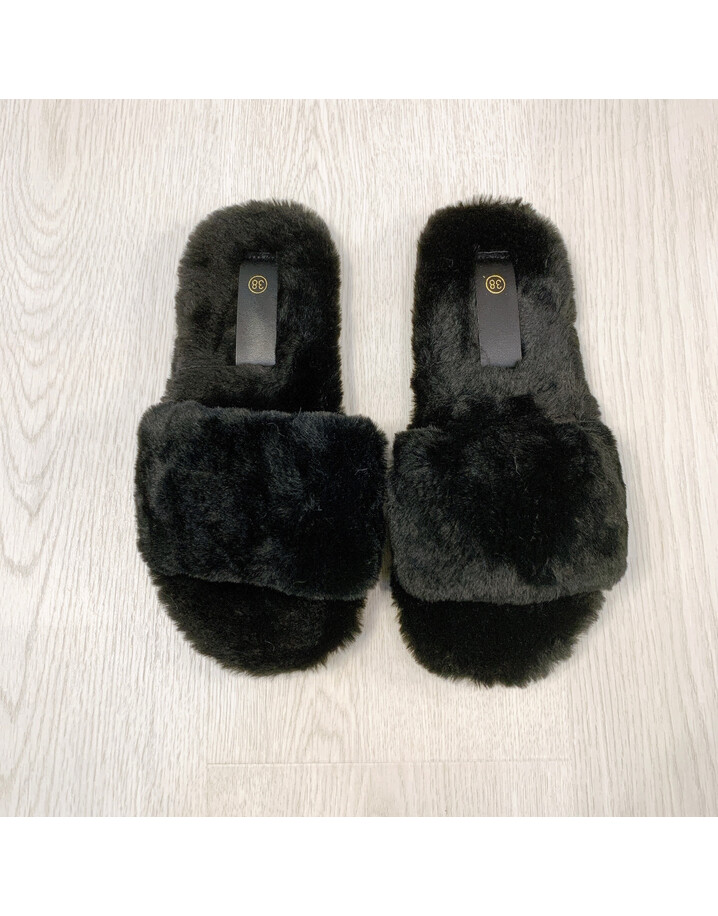 Lucy Cobb Footwear Codie Fluffy Slippers  - Black