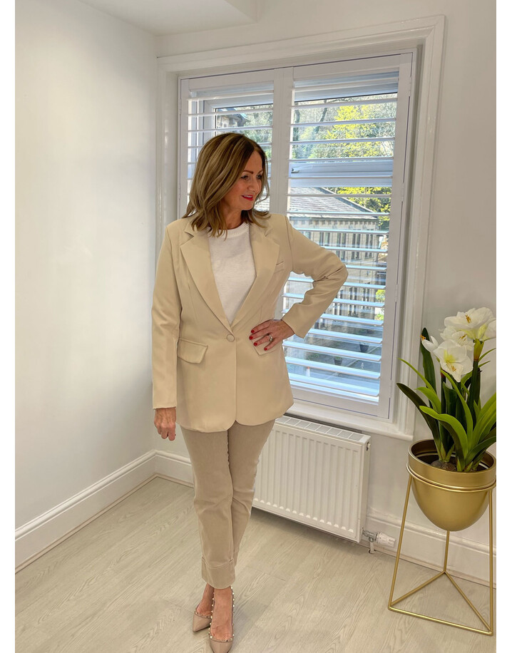 Lucy Cobb Bermuda Blazer - Beige