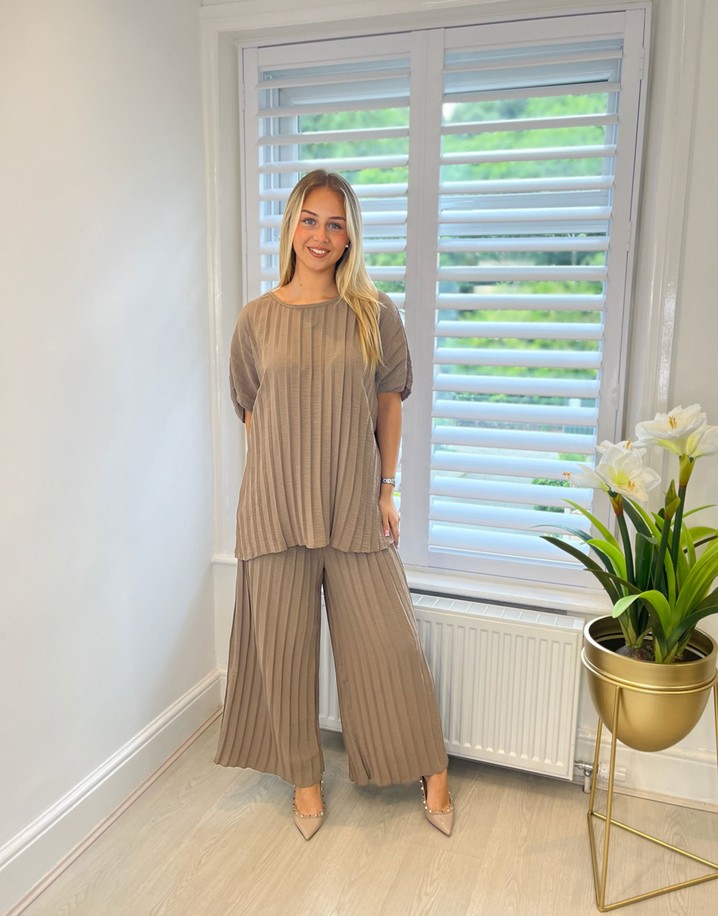 Lucy Cobb Pleated Co-Ord - Mocha