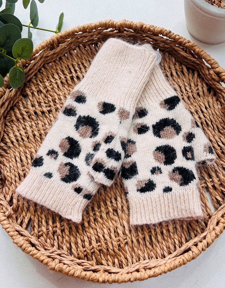 Lucy Cobb Leopard Fingerless Gloves - Cream