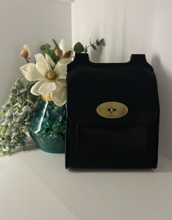 Lucy Cobb Crossbody Bag (Medium) - Black