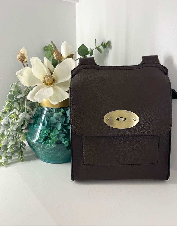 Lucy Cobb Crossbody Bag (Medium) - Chocolate