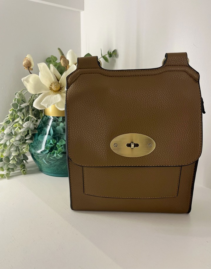 Lucy Cobb Crossbody Bag (Medium) - Tan